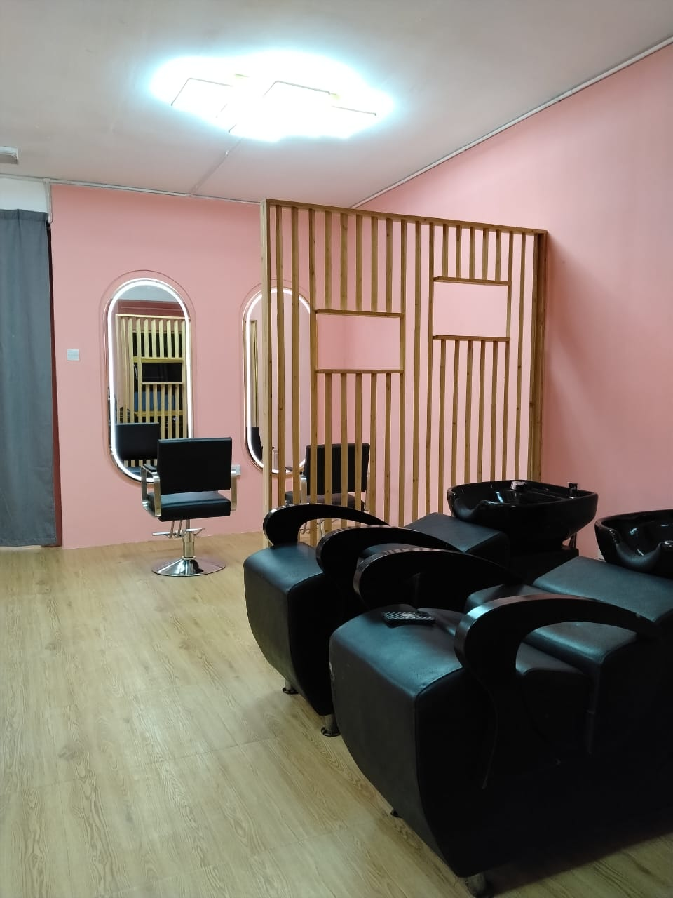 Salon wash area
